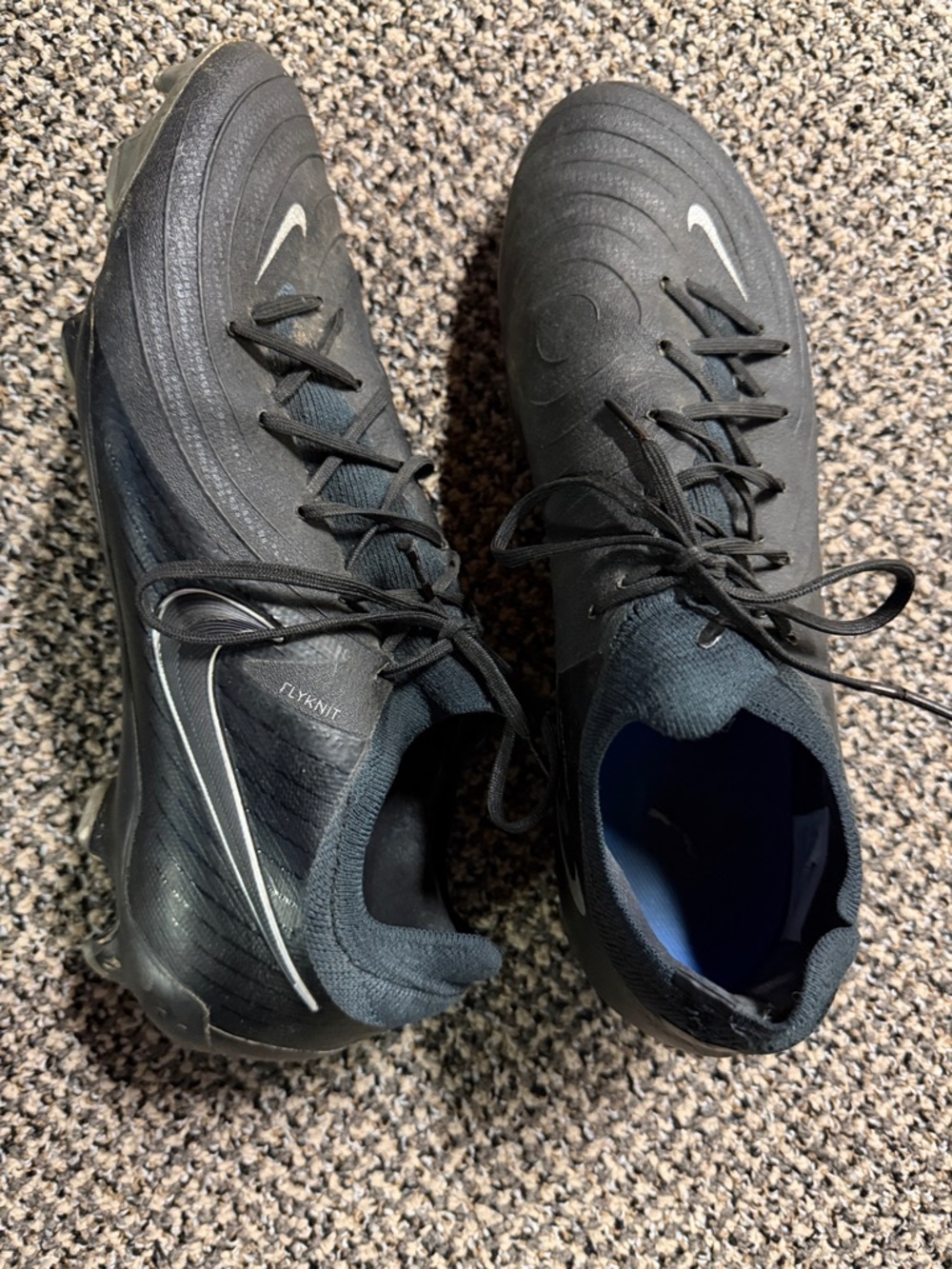 Nike Men’s Black flyknit cleats